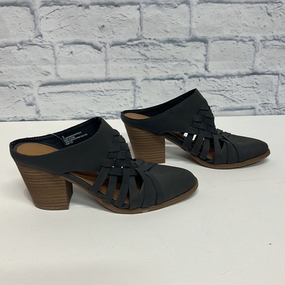 NWT-Universal Thread Dark Gray Mules - Picture 3 of 8
